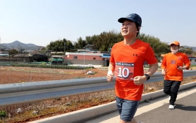 안철수 "긴급재난지원금 대책 엉성…청와대가 현장과 디테일을 모른다"