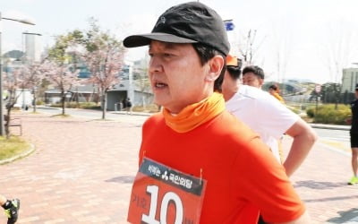 이재명, 마라톤 안철수에 "배달통 들고 뛰어라" 조롱