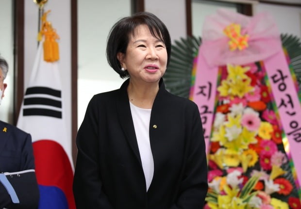 열린민주당 손혜원 최고위원이 16일 오전 서울 영등포구 여의도 열린민주당 당사에서 열린 제21대 국회의원 선거 결과 기자회견에서 발언하고 있다. 사진=연합뉴스