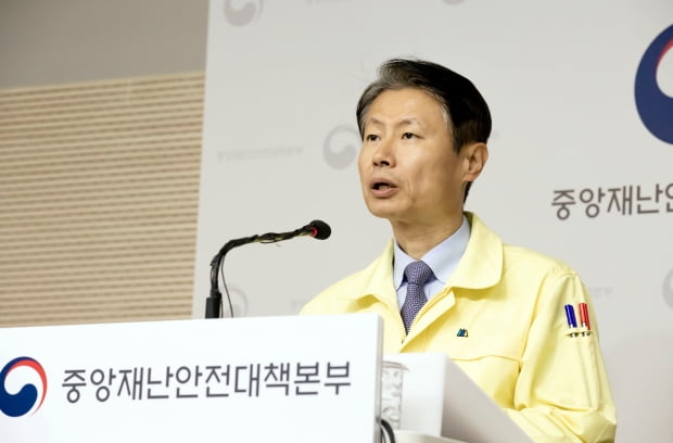 코로나19 관련 브리핑하는 김강립 차관 사진=연합뉴스