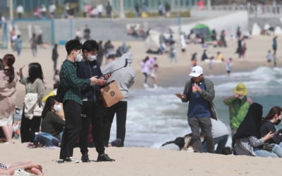 '황금연휴' 나들이객 북적…김포-제주 하늘길 작년 수준 회복