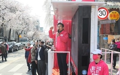 황교안, 선거전 첫 유세…"위선정권 밑에서 그냥 살 수 있겠나"(종합3보)