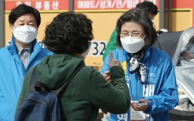 [총선 D-9] 달아오르는 내조·외조 경쟁…"배우자도 뛴다"