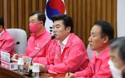  원유철 "'조국 살리기' 비례정당, 조국 친목계나 하시라"