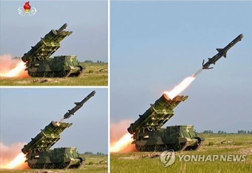 북한, 총선 하루 앞두고 순항미사일 수발 발사·전투기 출격