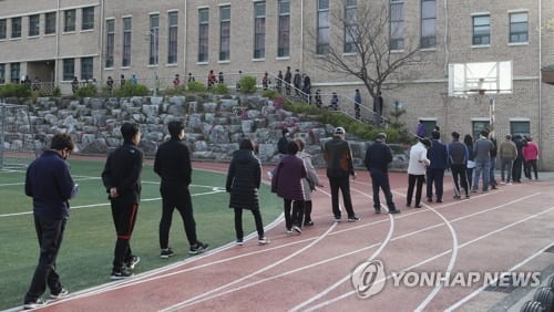 [선택 4·15] 만 18세 새내기 유권자 첫 '한표'…"더 나은 대한민국 되길"