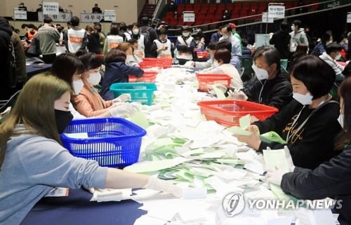 "비례 시민 16∼20·한국 16∼20·정의 4∼6·국민의당 3∼5석"[출구조사]