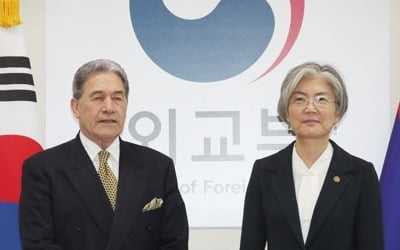 강경화 "코로나 대응경험 공유"…뉴질랜드 "방역분야 협력희망"