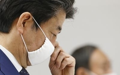 아베, 온라인 슬롯19 대응 갈팡질팡…여당서도 "정권 말기 양상"