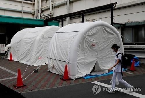 의료붕괴 직면한 일본…코로나19 격리환자 한국의 3.9배