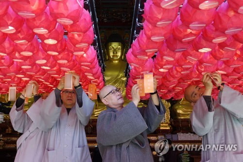 코로나로 멈췄던 사찰 법회·템플스테이 두 달만에 재개(종합)