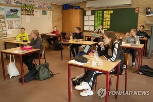 아시아 이어 미국·유럽도 확산세 주춤…'포스트 코로나' 준비