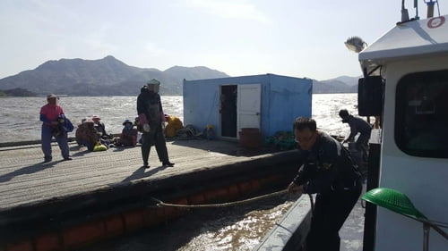 강풍에 고립된 남해 바지선 1시간 만에 구조…승선원 12명 무사