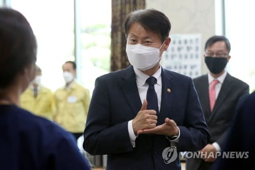 "코로나19 의료체계 재정비해야…대형-중소병원 역할 분담"