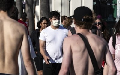 미 서부 봄 더위로 해변에 수만 명 인파…보건당국 긴장