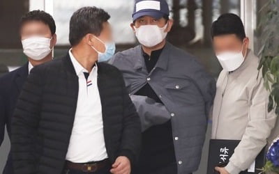 경찰, '라임 핵심' 김봉현 구속 후 첫 조사…"업무수첩 압수"