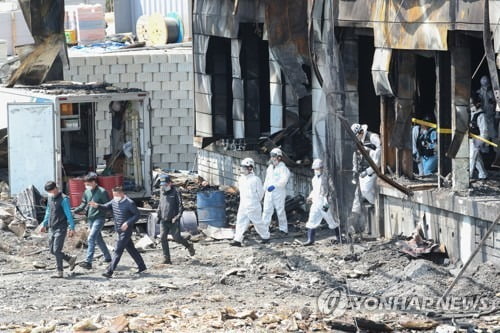 "너무 어린 내아들 이젠 못 보나요"…이천 화재참사 유족들 통곡