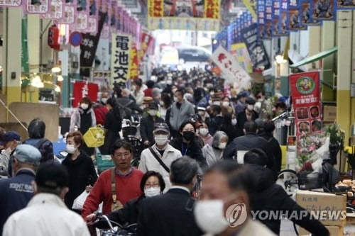 아베, 긴급사태 선언 연장 방침…"지구전 각오해야"