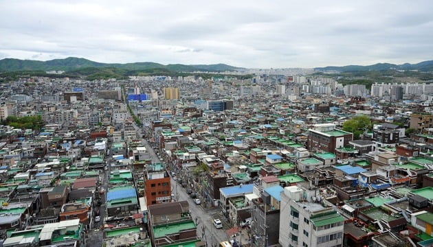 최근 법인의 부동산거래가 늘고 있는 경기 성남의 시가지 일대. 한경DB