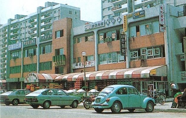 1983년 압구정 현대백화점 사옥 전경