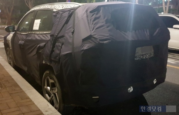 4세대 투싼 위장막 차량 뒷모습. 사진=오세성 한경닷컴 기자
