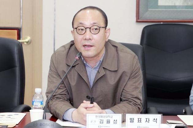 김율성 해양대 교수 "부산항 전자상거래에 맞춰 첨단 상업항으로 탈바꿈 해야"