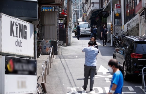 11일 서울 용산구 이태원의 클럽밀집 지역에 취재진이 몰려있다. 사진=뉴스1