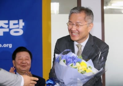 '최강욱 체제' 닻 올린 열린민주당…"'등대 정당' 되겠다"