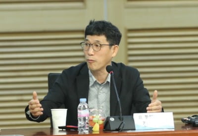 "박정희 시대에 머물러 있다"…통합당에 비판 쏟아낸 진중권