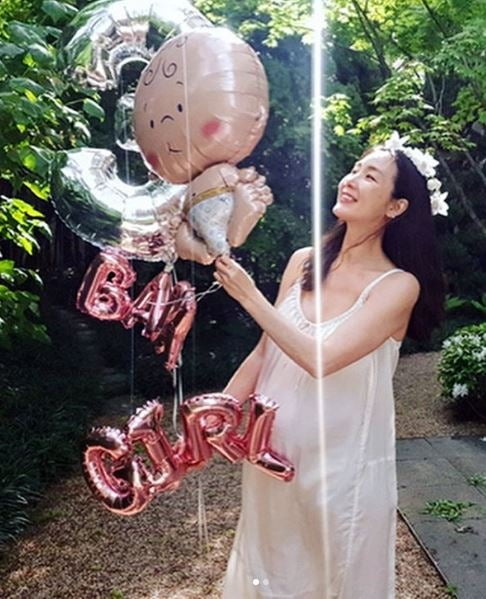 배우 최지우가 16일 결혼 2년 만에 엄마가 됐다. 소속사 YG엔터테인먼트 측은 이날 "산모와 아이 모두 건강하다"고 밝혔다. /사진=최지우 인스타그램