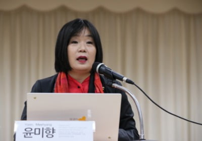 윤미향 "국회의원직 사퇴할 생각 없어"