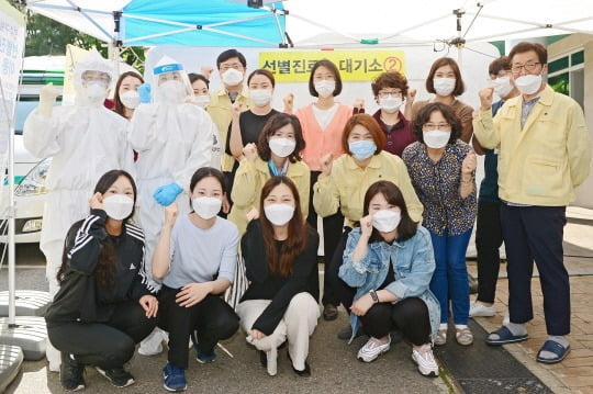 인천 연수구 보건소 의료진들. 연수구 제공