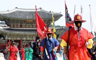 경복궁 수문장 교대식·별빛야행 등 궁궐행사, 오늘부터 차례로 재개