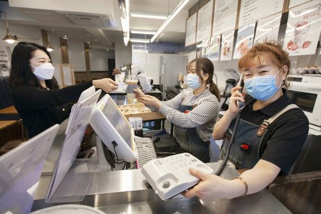 KT가 긴급재난지원금 사용 여부를 홍보할 수 있도록 소상공인에 링고서비스 안내멘트를 무료 제공한다고 25일 밝혔다.사진=KT