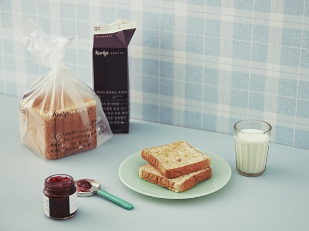 마켓컬리가 PB브랜드인 컬리스의 통밀 빵 시리즈를 출시했다. (사진 = 마켓컬리)