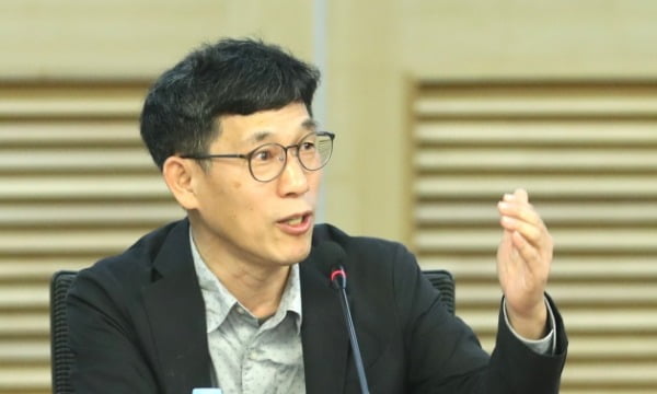 진중권 전 동양대 교수가 지난 15일 서울 여의도 국회 의원회관에서 열린 '제21대 총선을 말하다! 길 잃은 보수정치, 해법은 무엇인가?' 토론회에서 발언하고 있다. /사진=연합뉴스