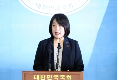 [속보] 윤미향 "열심히 일하겠다…납득할 때까지 소명할 것"