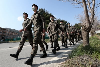 국방부, 장병휴가 8일부터 정상 시행…외박·면회는 단계적 검토