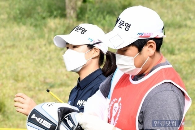 [스토리 컷] '코로나19' 속 세계 골프 투어 최초 개최…선수도 함께 '덕분에 챌린지'