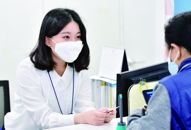 [1618] 신한은행 장혜린 &#34;고교 시절 10여 개 금융 자격증 따낸 모범생, 금융인 꿈 이뤘어요&#34;