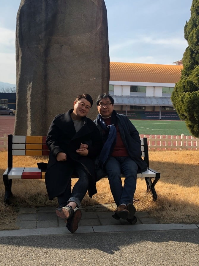 김호중, 스승의 날 맞아 은사님 향한 넘치는 애정 “평생은인 사랑합니다”