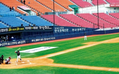 반갑다! 프로야구…"무관중 아쉽지만 경기 자체로 가슴 벅차"