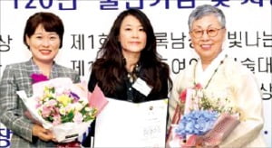 왼쪽부터 박명희 한미약품 마케팅사업부 전무, 김수진 고려대 응급의학과 교수, 이향애 한국여자의사회 회장. 한미약품 제공 