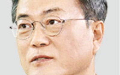 문 대통령 "5·18 발포 책임자 규명해야…진실 왜곡 단호히 대응"