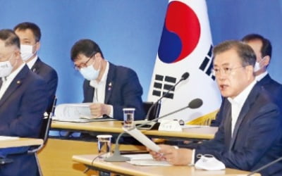 문 대통령 "고통분담 통한 사회적 대타협의 기회"