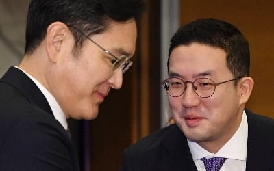 생산라인 해외 가는 LG, 국내 남는 삼성…'엇갈린 행보' 왜?