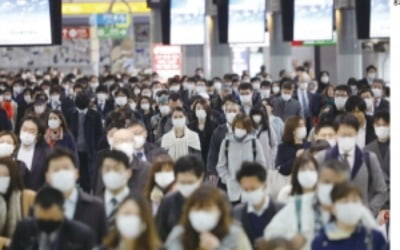 생활방역 전환하는 한국…'전국 긴급사태' 추가 연장한 日