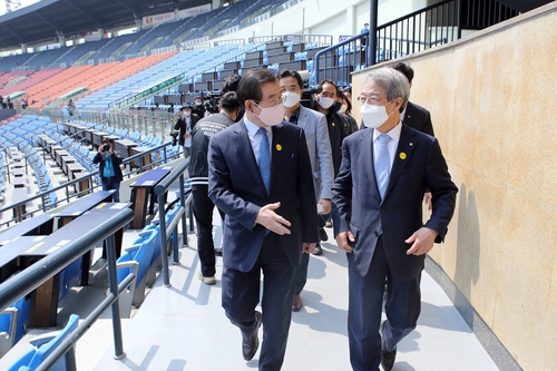 박원순 서울시장 "야구장 시설 임대료 인하 고민하겠다"