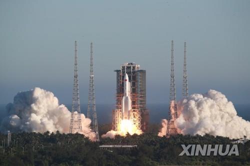 중국, 창정 5B 운반로켓 발사 성공…"우주정류장에 활용 기대"