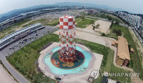 춘천 옛 미군부대 정화지역서 기름층 발견…시료 채취 분석